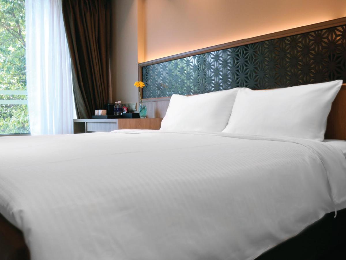Aqueen Prestige Hotel Jalan Besar Сингапур Екстериор снимка
