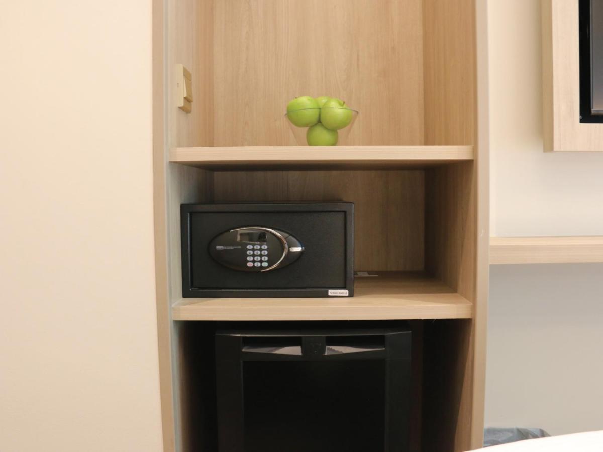 Aqueen Prestige Hotel Jalan Besar Сингапур Екстериор снимка