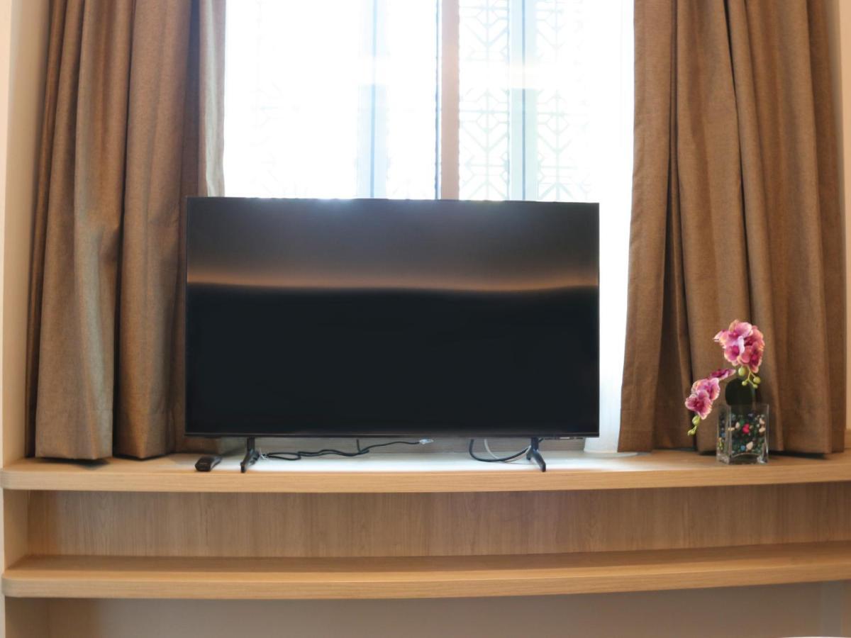 Aqueen Prestige Hotel Jalan Besar Сингапур Екстериор снимка