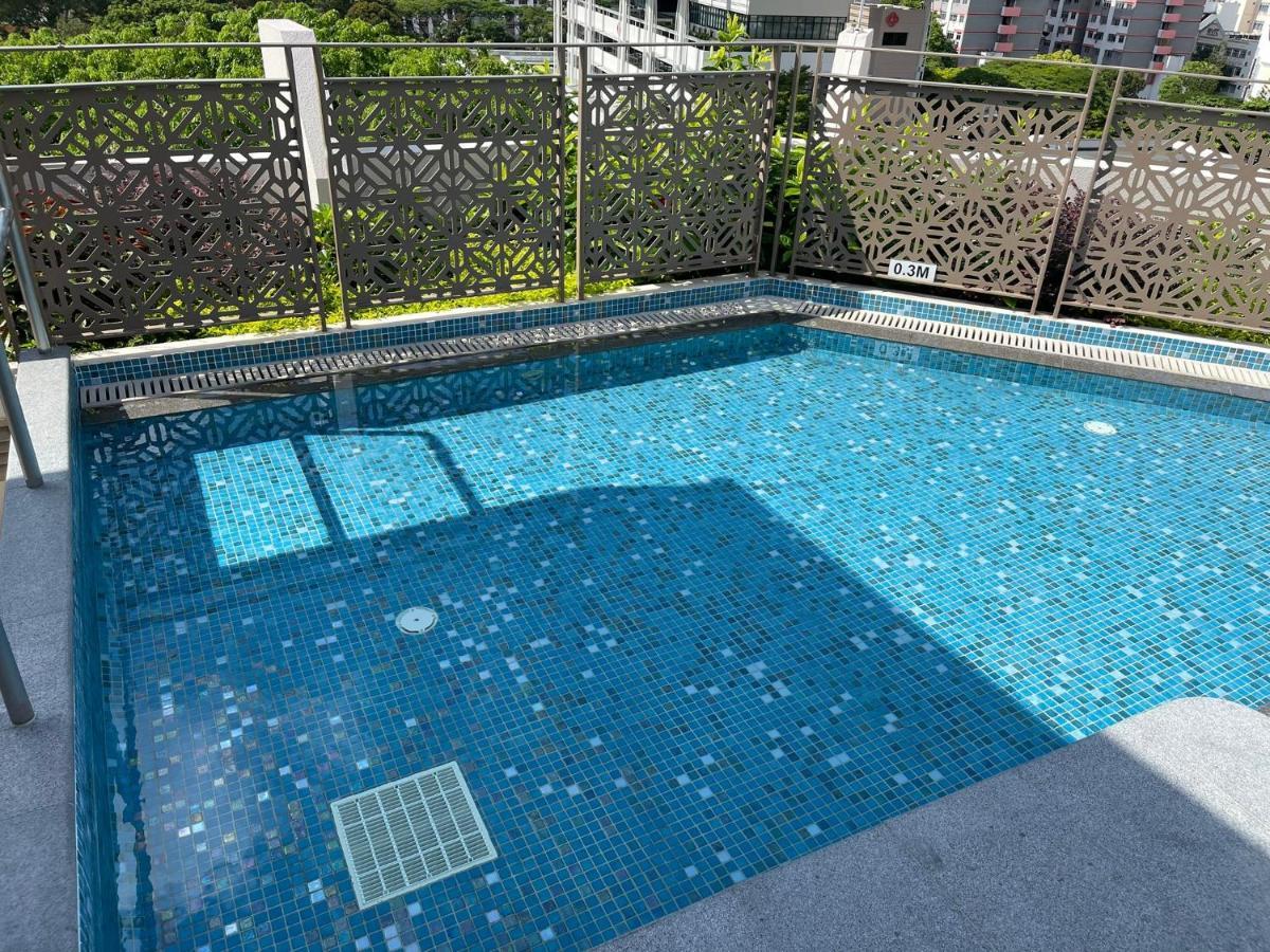 Aqueen Prestige Hotel Jalan Besar Сингапур Екстериор снимка