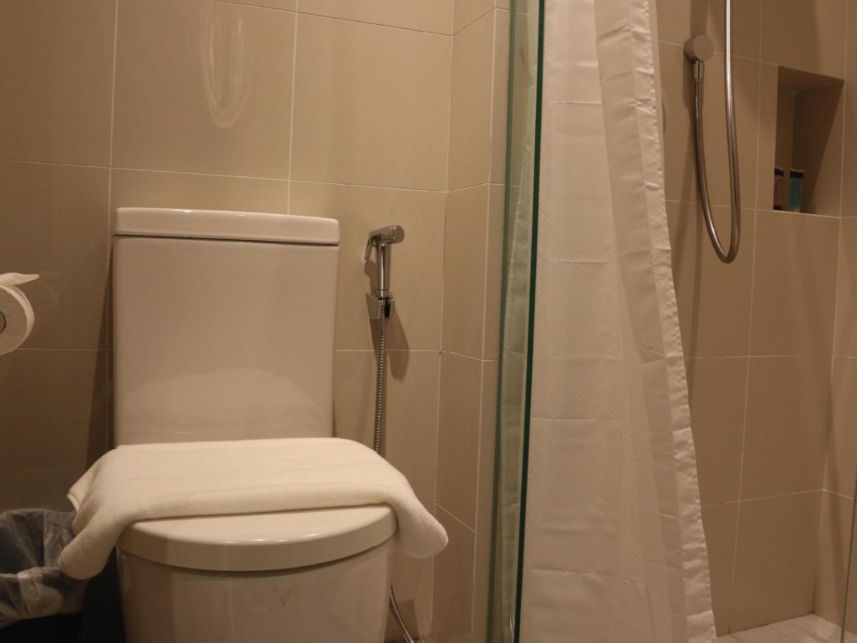 Aqueen Prestige Hotel Jalan Besar Сингапур Екстериор снимка
