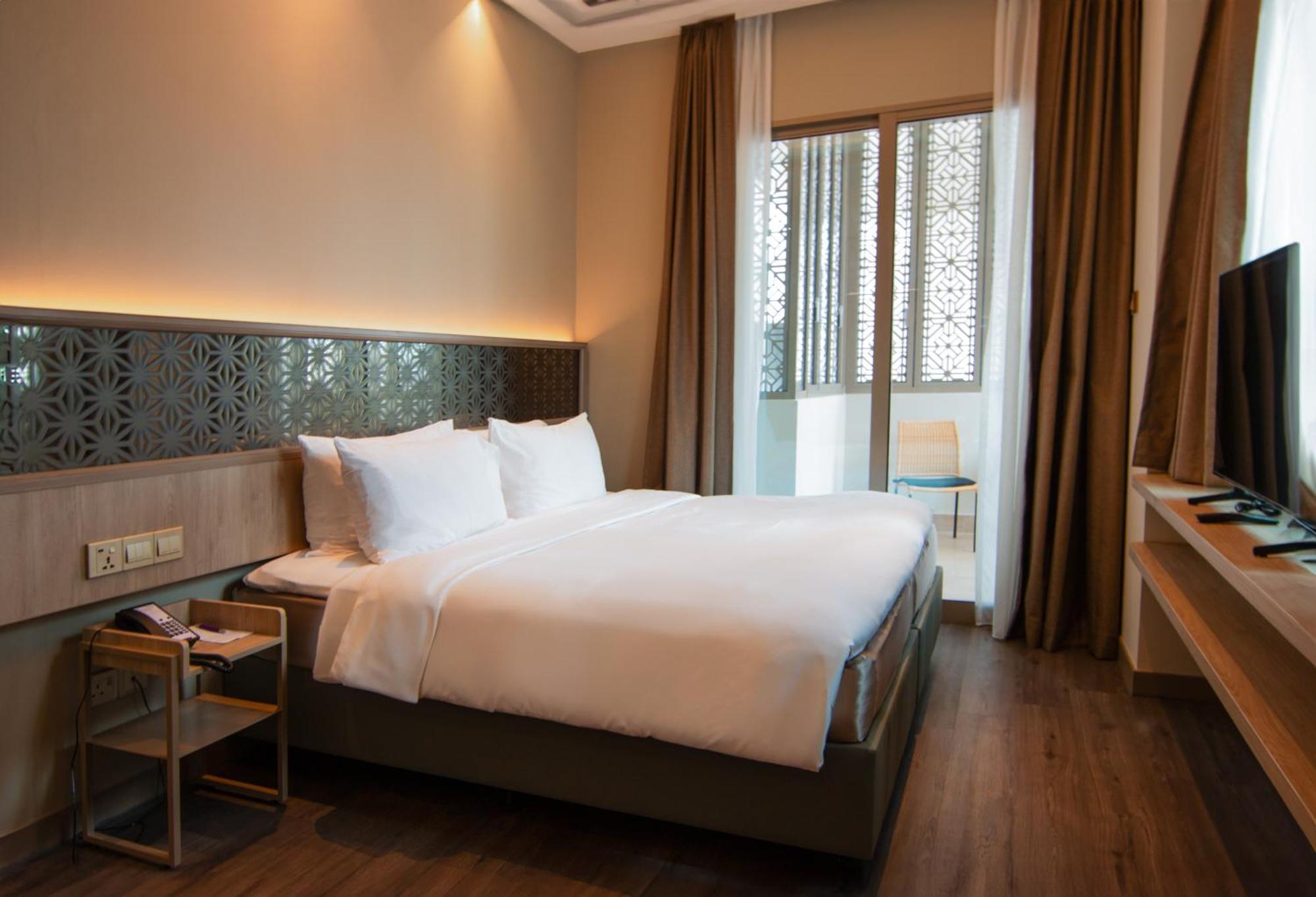Aqueen Prestige Hotel Jalan Besar Сингапур Екстериор снимка