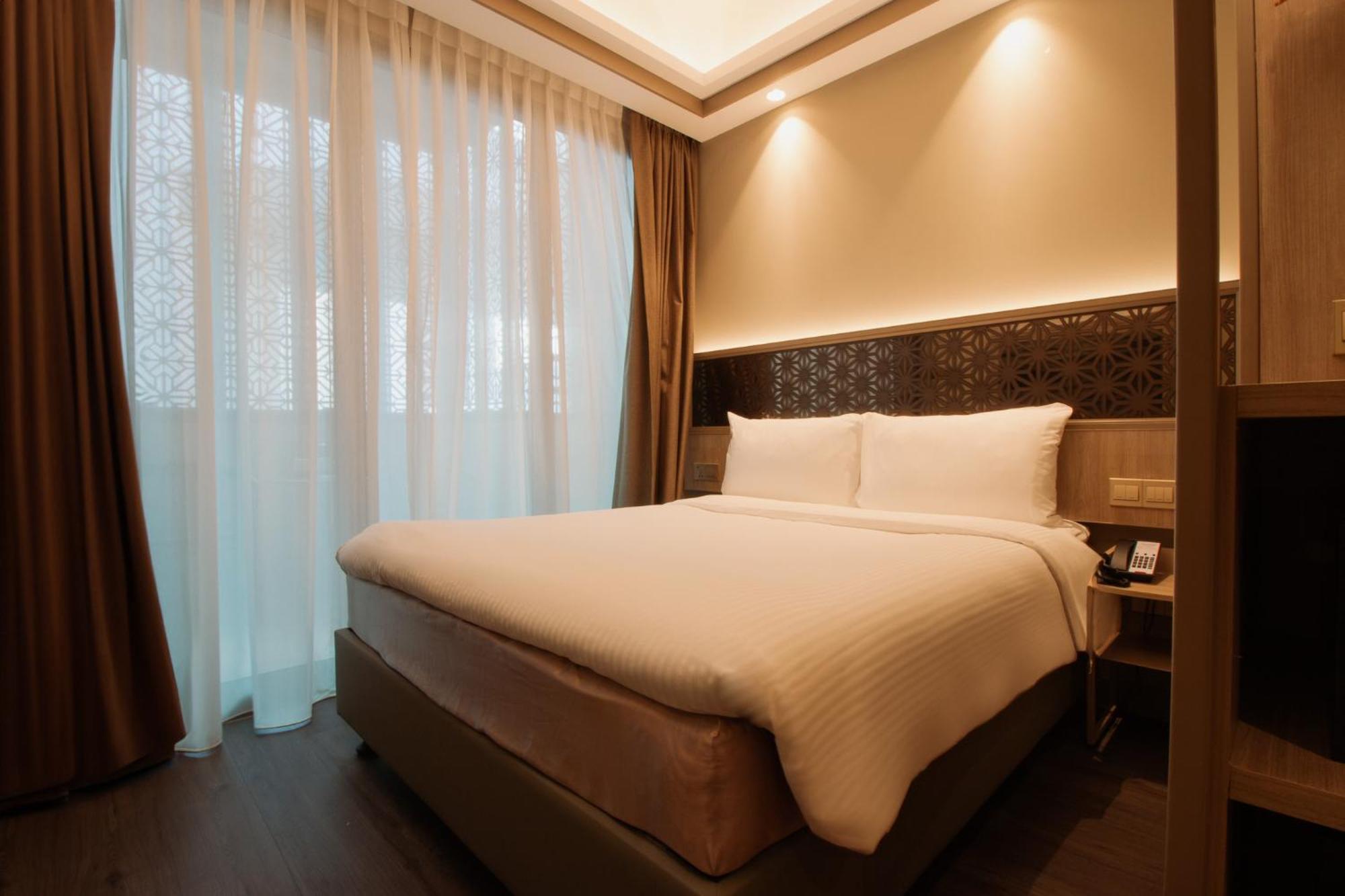 Aqueen Prestige Hotel Jalan Besar Сингапур Екстериор снимка