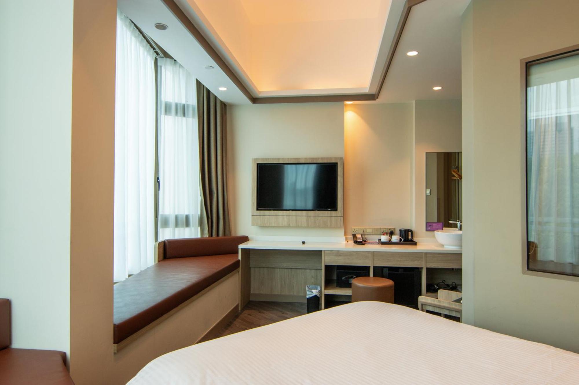 Aqueen Prestige Hotel Jalan Besar Сингапур Екстериор снимка