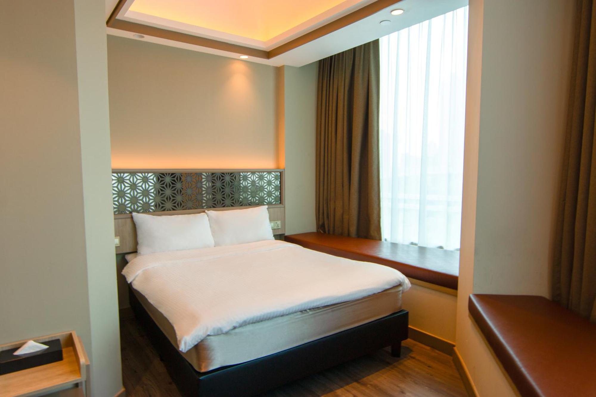 Aqueen Prestige Hotel Jalan Besar Сингапур Екстериор снимка